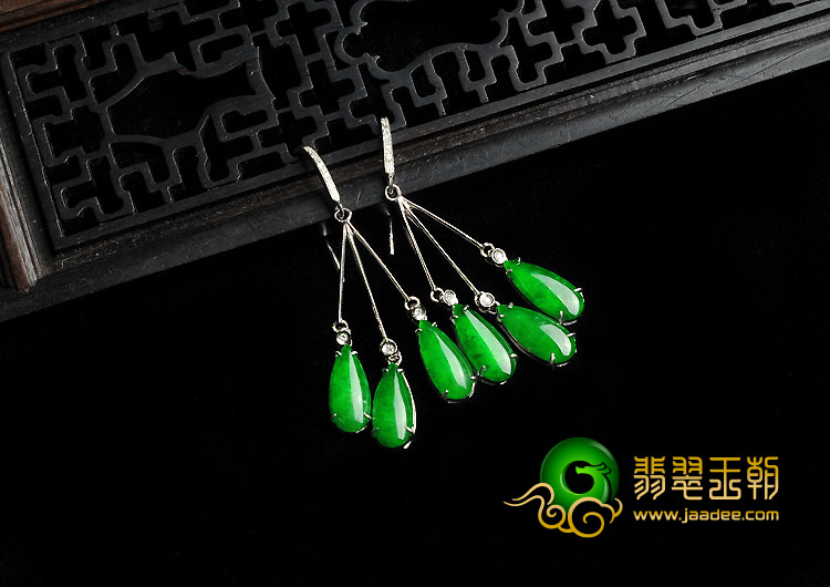 玻璃种阳绿满绿缅甸翡翠A货镶白金耳坠（真钻）