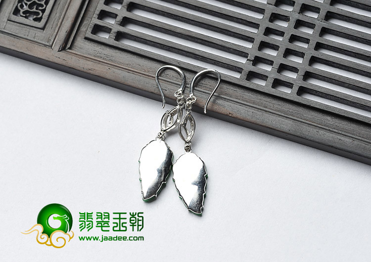 冰种阳绿缅甸翡翠A货镶白金金枝玉叶耳坠（真钻）