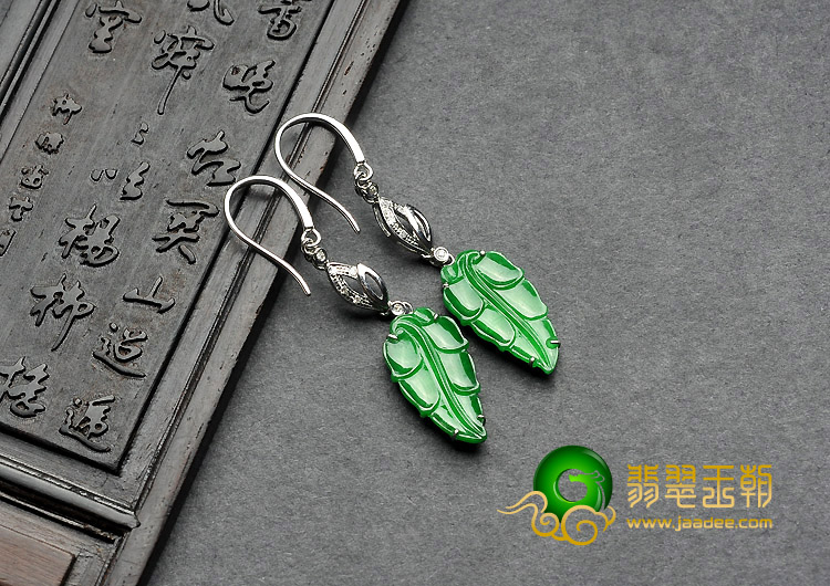 冰种阳绿缅甸翡翠A货镶白金金枝玉叶耳坠（真钻）