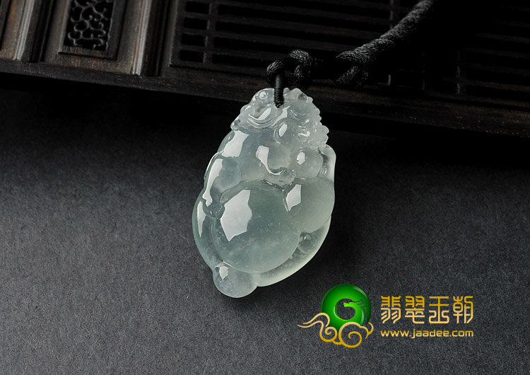 冰玻种淡晴水缅甸翡翠A货貔貅挂件