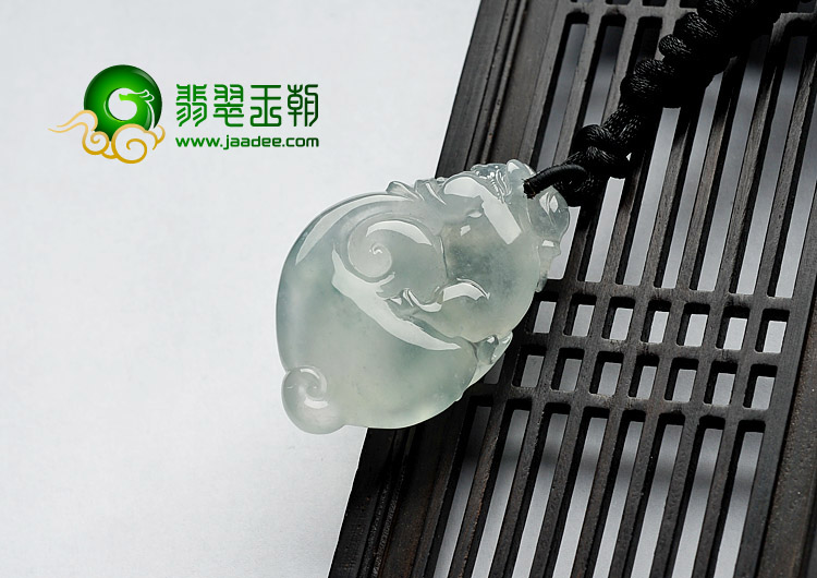 冰玻种淡晴水缅甸翡翠A货貔貅挂件