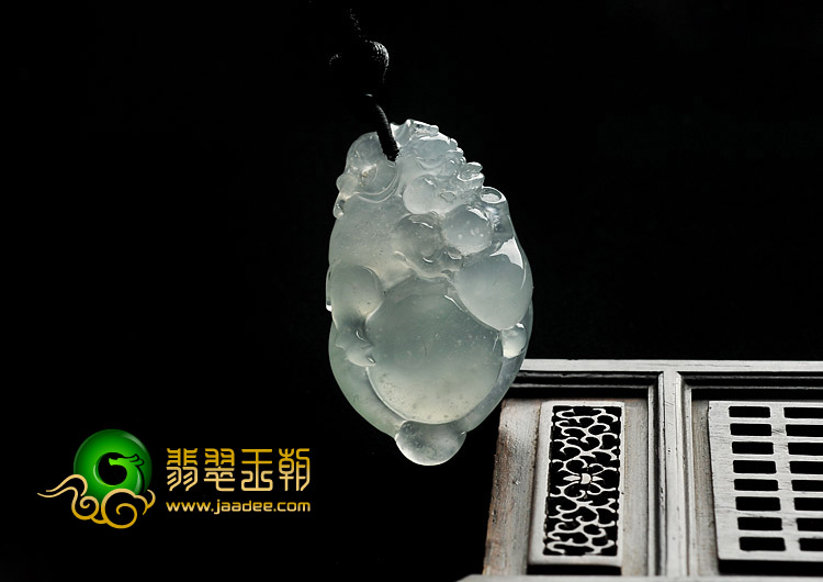 冰玻种淡晴水缅甸翡翠A货貔貅挂件