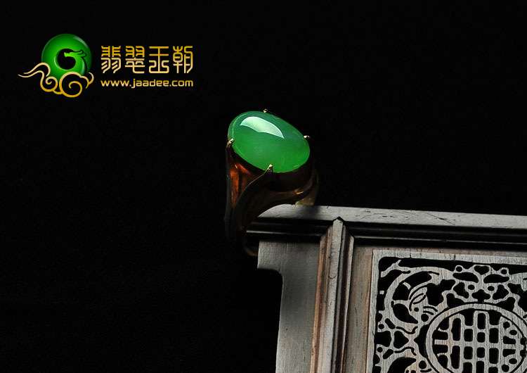 冰种阳绿缅甸翡翠A货戒面