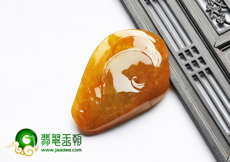 冰种黄翡缅甸翡翠A货仿古龙牌挂件