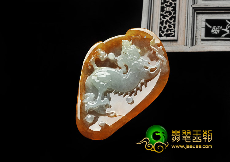 冰种黄翡缅甸翡翠A货仿古龙牌挂件