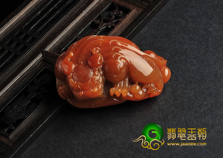 糯冰种红翡缅甸翡翠A货貔貅挂件