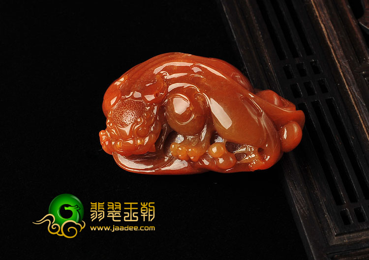 糯冰种红翡缅甸翡翠A货貔貅挂件