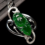 冰种阳绿缅甸翡翠A货镶白金胸坠（真钻）