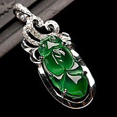 冰种阳绿缅甸翡翠A货镶白金胸坠（真钻）