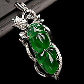 冰种阳绿缅甸翡翠A货镶白金胸坠（真钻）