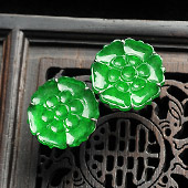 冰种阳绿缅甸翡翠A货镶白金花型耳钉