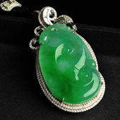 冰种阳绿缅甸翡翠A货镶白金如意胸坠（真钻）