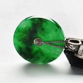 糯冰种翠色缅甸翡翠A货镶白金平安扣胸坠（真钻）