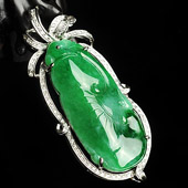 糯冰种阳绿缅甸翡翠A货镶白金如意胸坠（真钻）