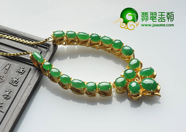 糯冰种阳绿缅甸翡翠A货项链面