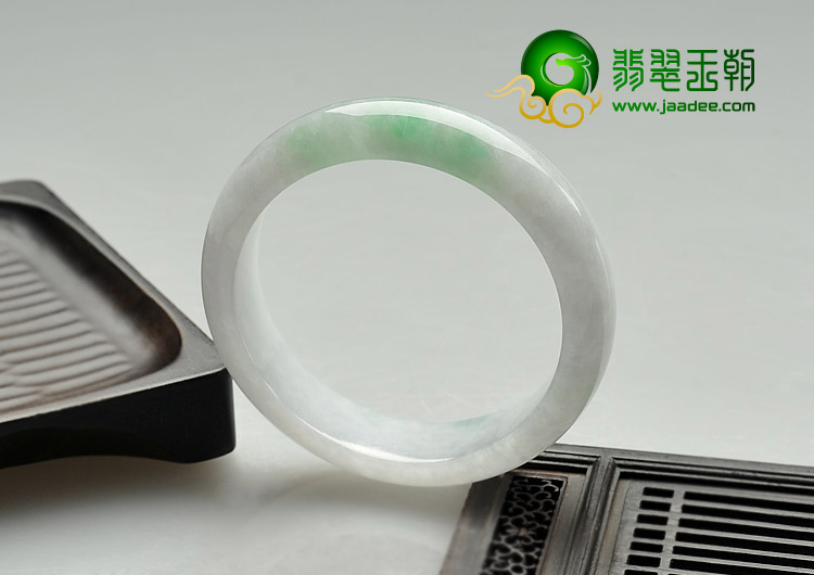 糯冰种白底青缅甸翡翠A货手镯（58.5mm）