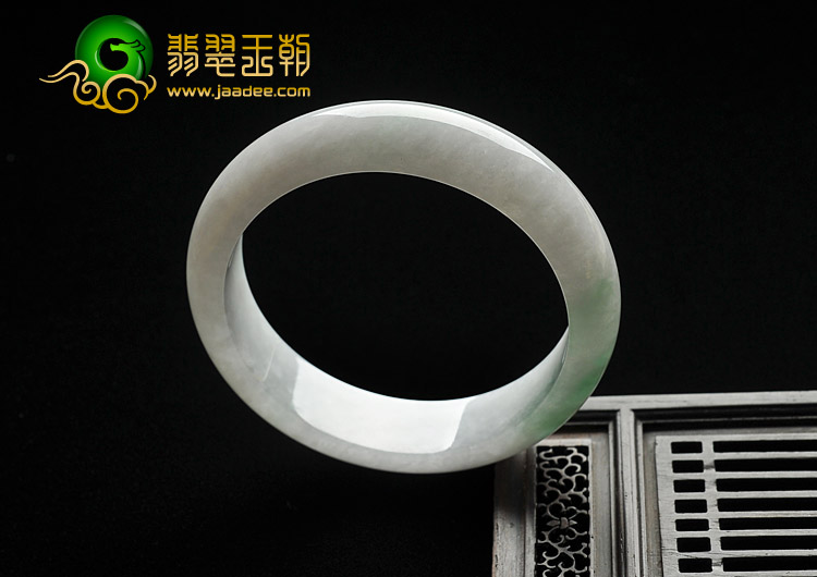 糯冰种白底青缅甸翡翠A货手镯（58.5mm）