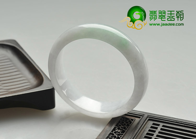 糯冰种白底青缅甸翡翠A货手镯（59mm）