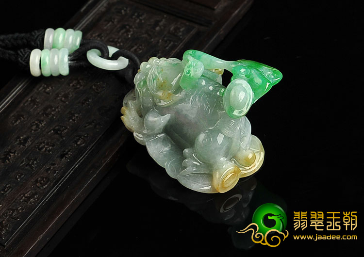 糯冰种三彩缅甸翡翠A货貔貅挂件