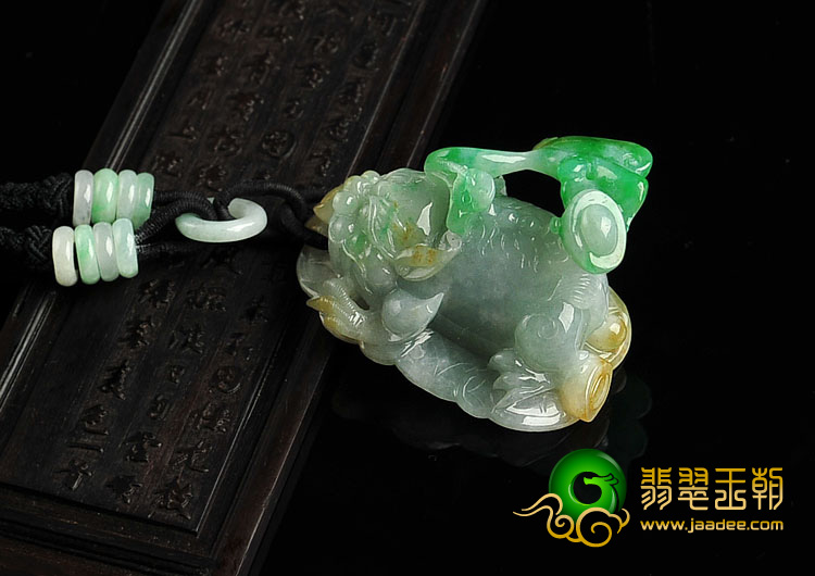 糯冰种三彩缅甸翡翠A货貔貅挂件