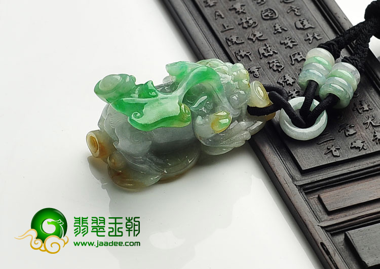 糯冰种三彩缅甸翡翠A货貔貅挂件