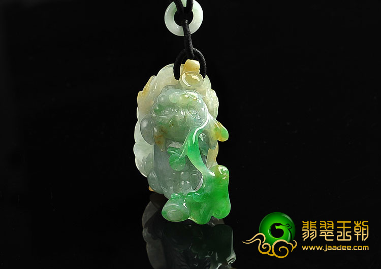 糯冰种三彩缅甸翡翠A货貔貅挂件