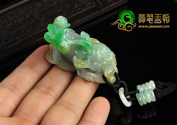 糯冰种三彩缅甸翡翠A货貔貅挂件