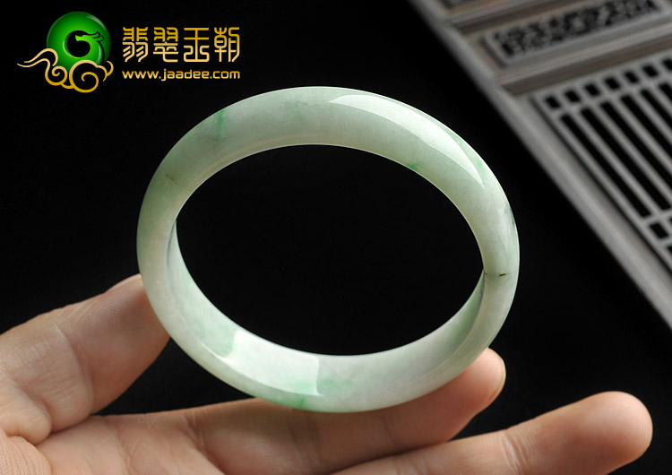 糯冰种飘翠缅甸翡翠A货手镯（56.2mm）