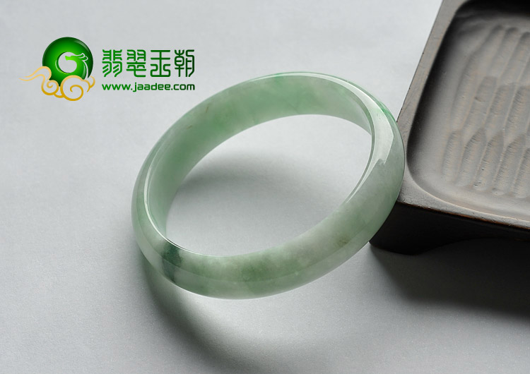 糯冰种飘翠缅甸翡翠A货手镯（56.2mm）