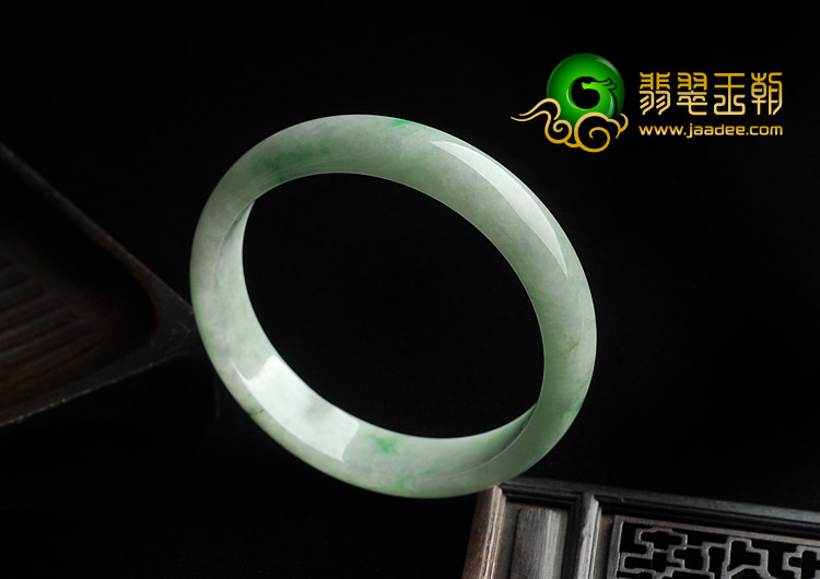 糯冰种飘翠缅甸翡翠A货手镯（56.2mm）