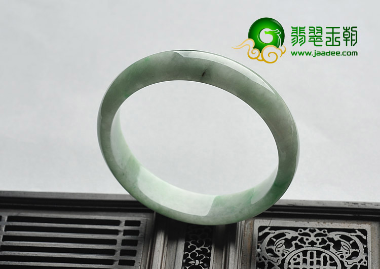 糯冰种飘翠缅甸翡翠A货手镯（56.2mm）