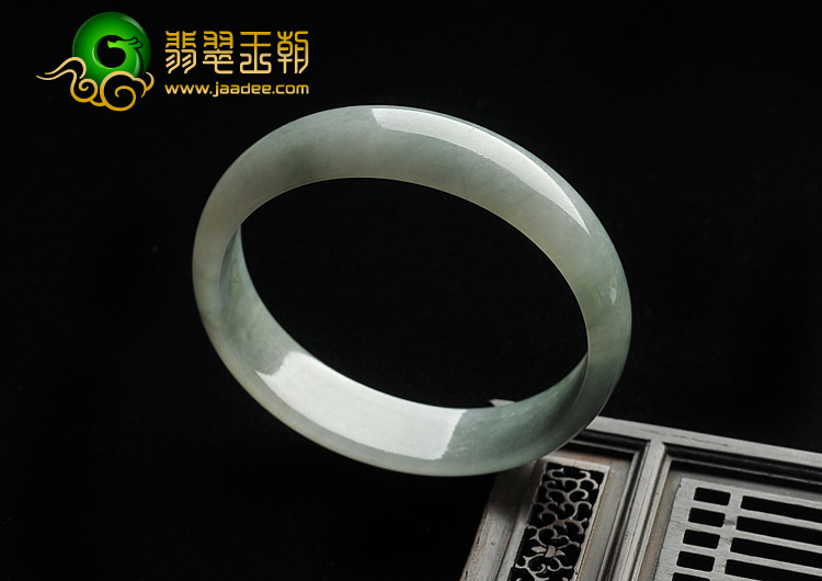 糯冰种飘花缅甸翡翠A货贵妃镯（57-51.6mm）