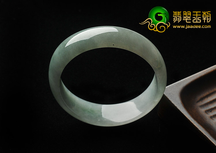 糯冰种飘花缅甸翡翠A货贵妃镯（53.3-48.9mm）