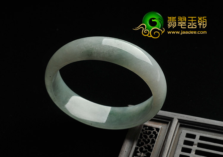 糯冰种飘花缅甸翡翠A货贵妃镯（53.3-48.9mm）