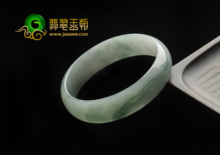 糯冰种飘花缅甸翡翠A货贵妃镯（53.3-48.9mm）