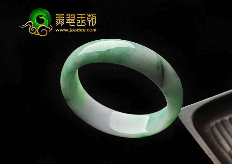 糯冰种春带彩缅甸翡翠A货贵妃镯（55-49.2mm）
