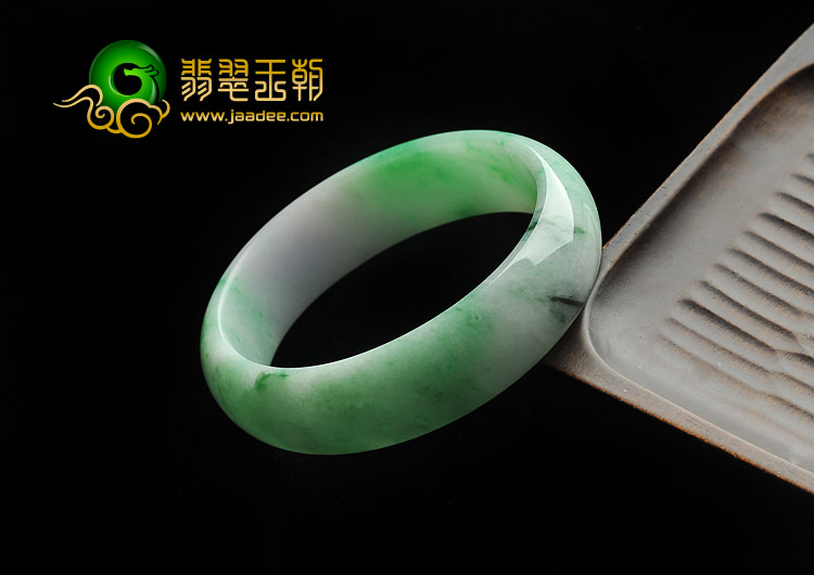 糯冰种春带彩缅甸翡翠A货贵妃镯（55-49.2mm）