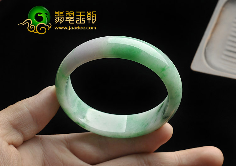 糯冰种春带彩缅甸翡翠A货贵妃镯（55-49.2mm）