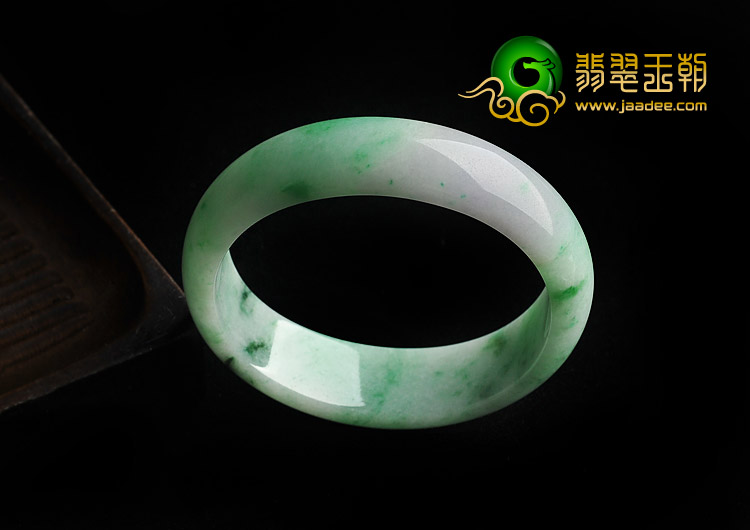 糯冰种春带彩缅甸翡翠A货贵妃镯（55-49.2mm）