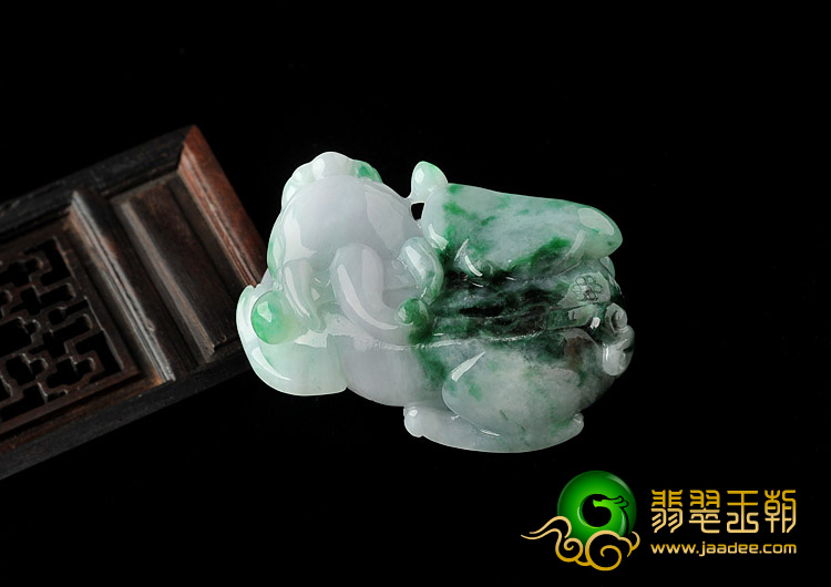 糯冰种飘翠缅甸翡翠A货貔貅挂件