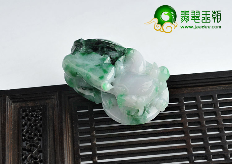 糯冰种飘翠缅甸翡翠A货貔貅挂件