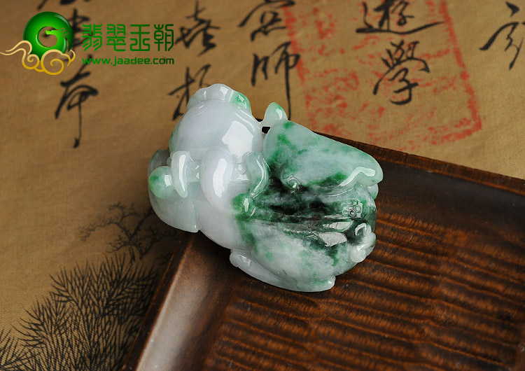 糯冰种飘翠缅甸翡翠A货貔貅挂件