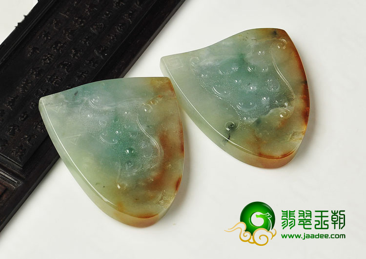 冰种淡三彩缅甸翡翠A货仿古龙牌挂件（单价）