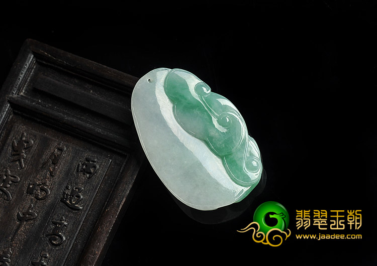 糯冰种翠色缅甸翡翠A货比翼双飞挂件