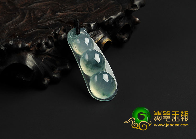冰种飘花缅甸翡翠A货四季豆挂件