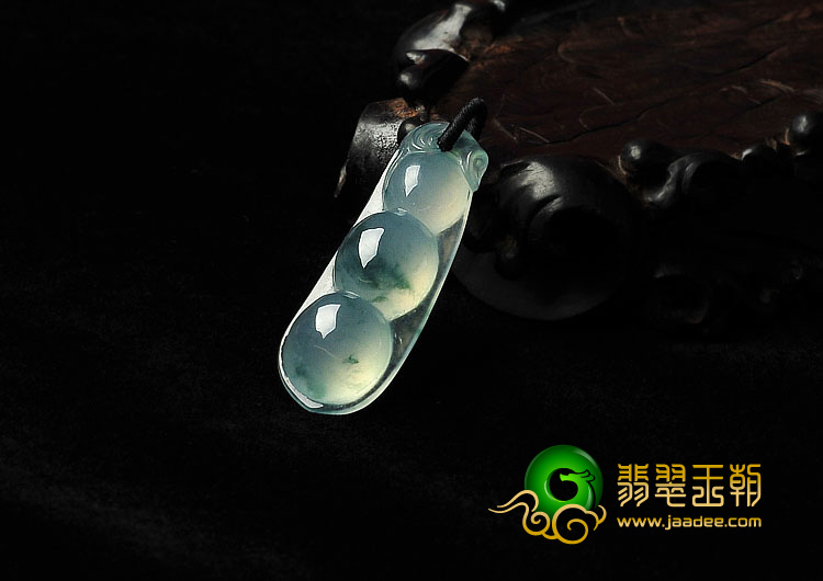 冰种飘花缅甸翡翠A货四季豆挂件