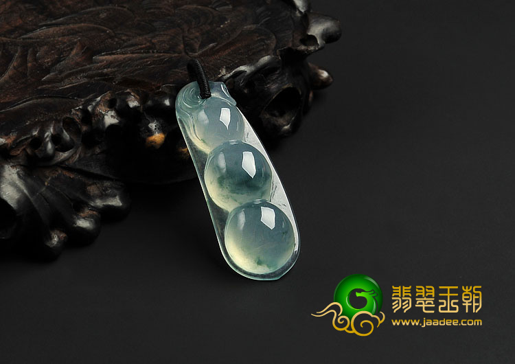 冰种飘花缅甸翡翠A货四季豆挂件