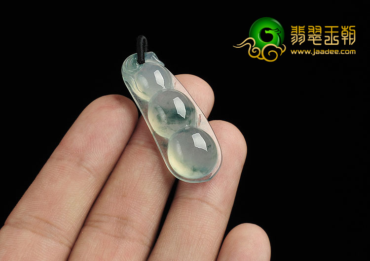 冰种飘花缅甸翡翠A货四季豆挂件
