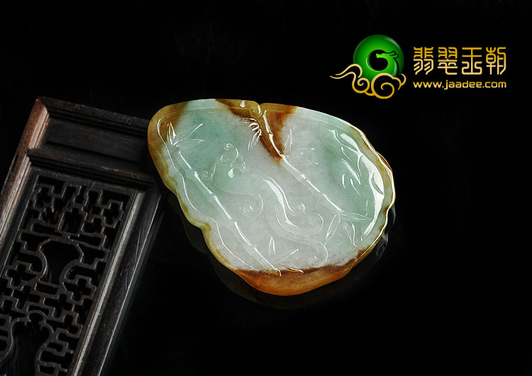 糯冰种三彩缅甸翡翠A货仿古龙牌挂件