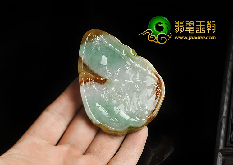 糯冰种三彩缅甸翡翠A货仿古龙牌挂件
